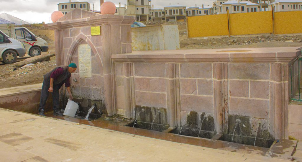 BÜYÜKŞEHİR ECDAT YADİGÂRI ÇEŞMELERİ BAŞTAN AŞAĞI RESTORE EDİYOR