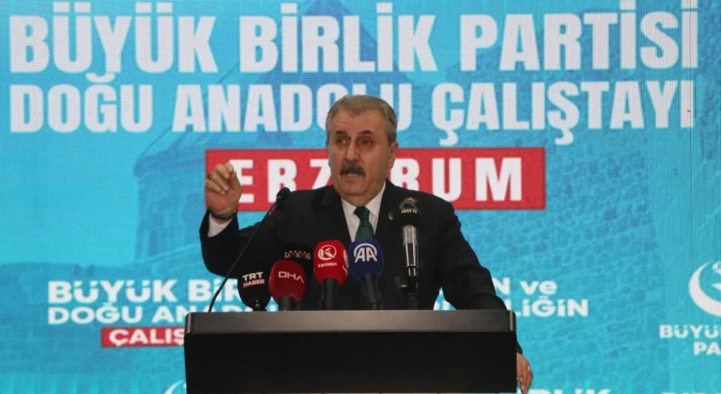 Destici’den Net Mesaj: “Bizi Terörle Bölemediler, Şimdi Siyasi Bölücülükle Bölmeye Çalışıyorlar”